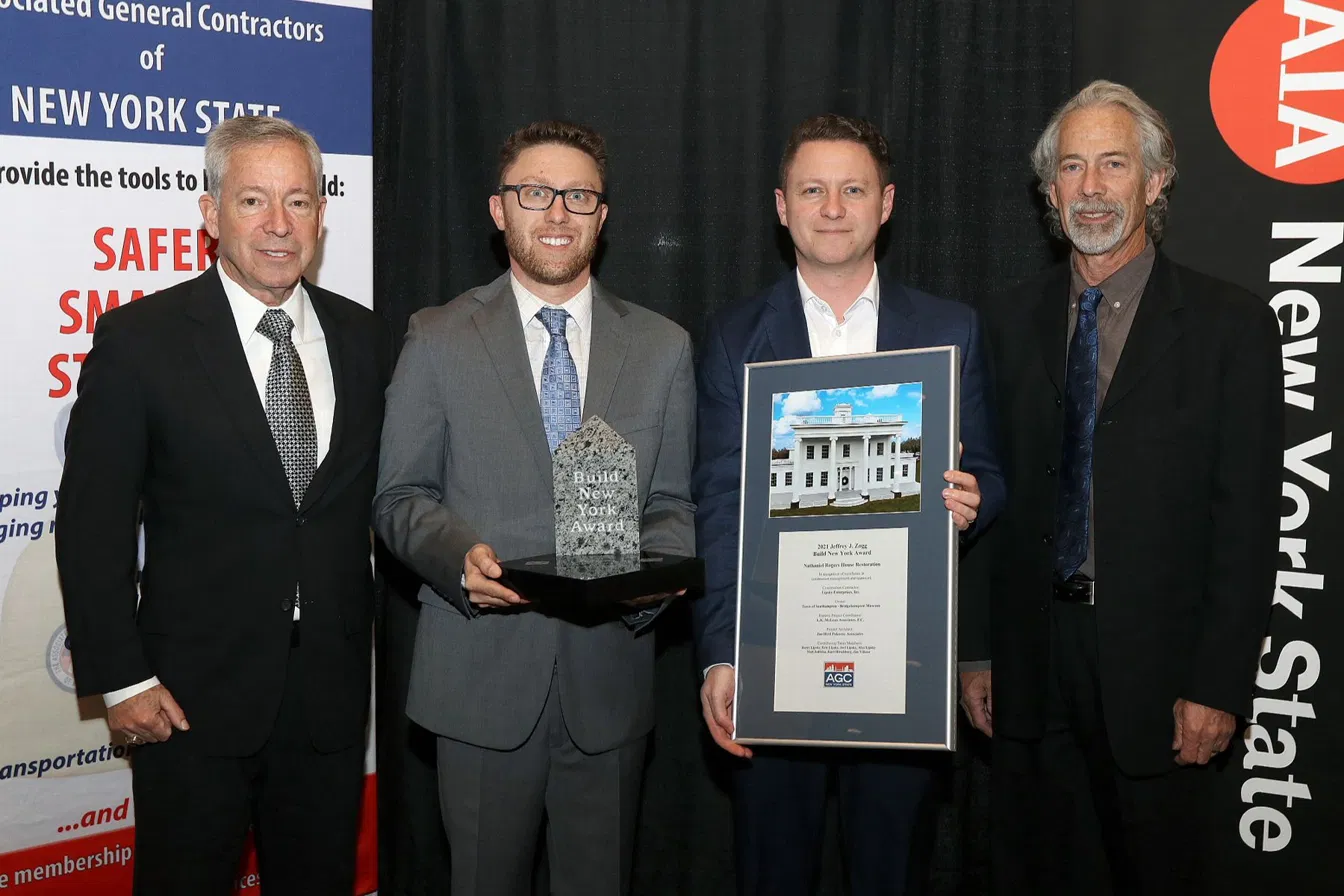 Joel Lipsky accepting the AGC New York State Build New York Award